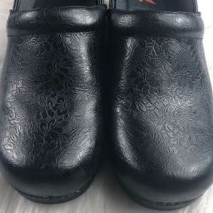 Dansko XP black leather embossed clog - size 11-12